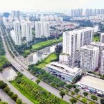 Cả xã hội quay cuồng trong cơn sốt bất động sản, người dân bỏ kinh doanh, bỏ sản xuất để lao vào đầu tư đất.